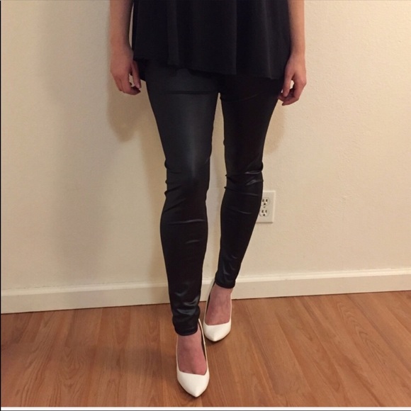 Faux Leather Highwaisted Ankle Leggings - Picture 2 of 5